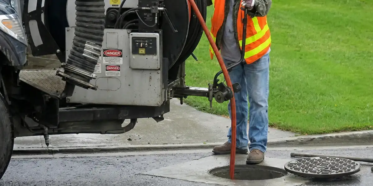 sewage clean up professionals using industrial equipment to remove contaminated wastewater in New Orleans, LA